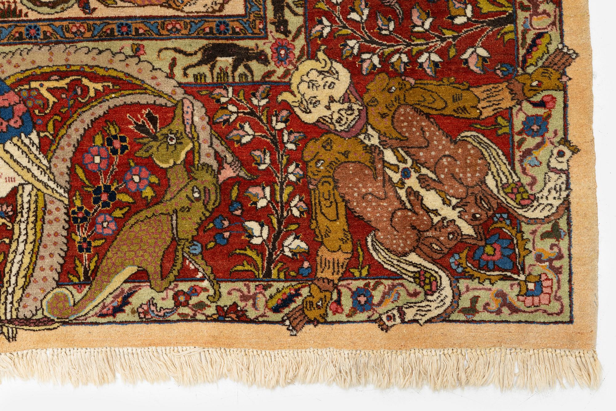 An antique Tabriz catper od 'Safavid Huntig design', Northwest Persia, c. 374 x 286 cm.