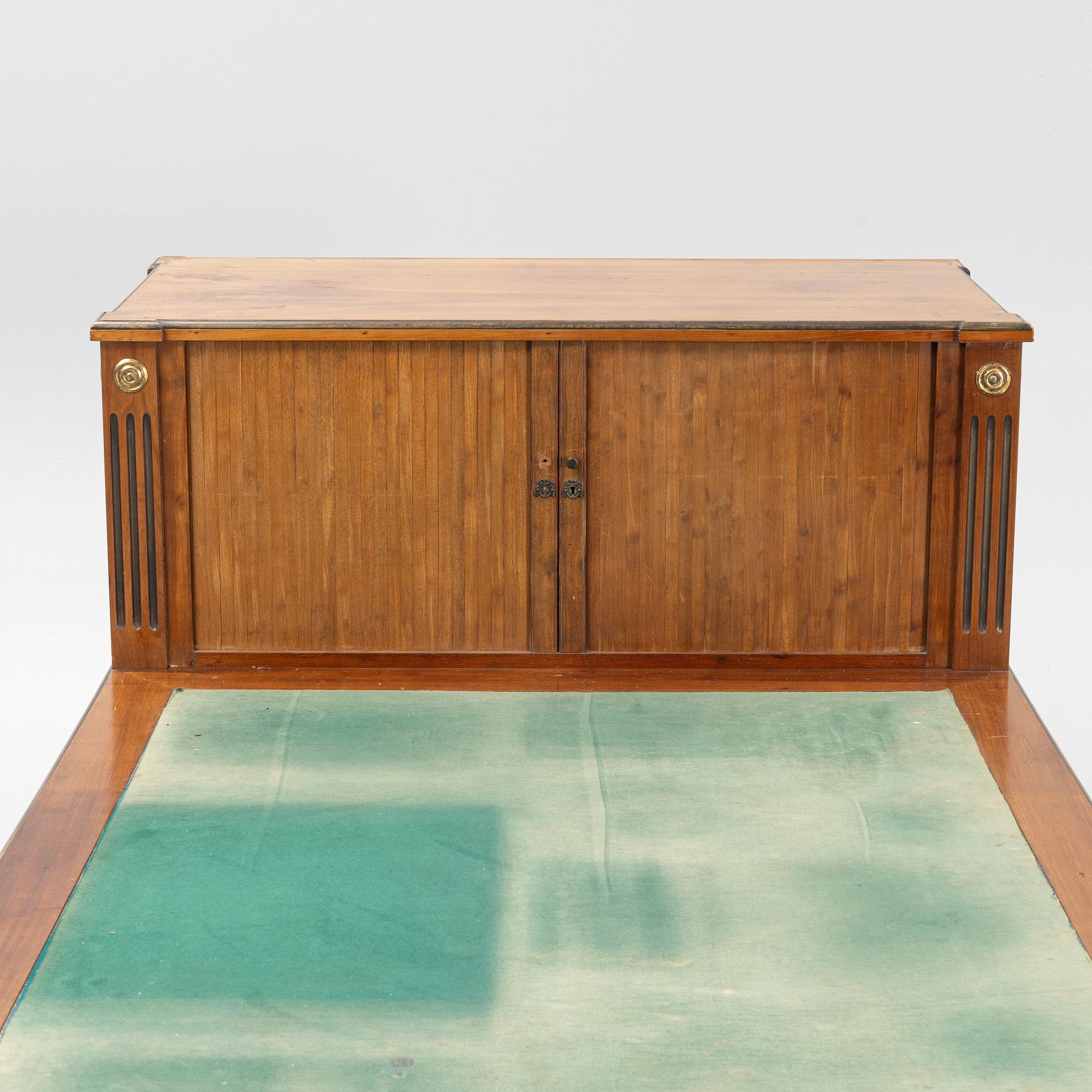 Skrivbord med uppsats, sengustaviansk stil, 1800-tal.