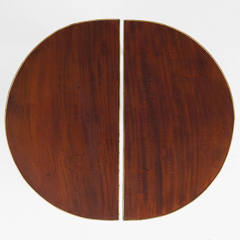 A pair of late Gustavian mahogany consoles in the manner of A. Lundelius, Stochkolm, late 18th century.