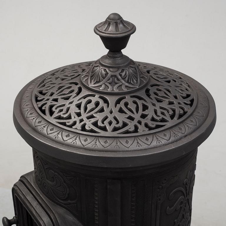 A circa 1900 iron stove by Näfvekvarns Styckebruk.