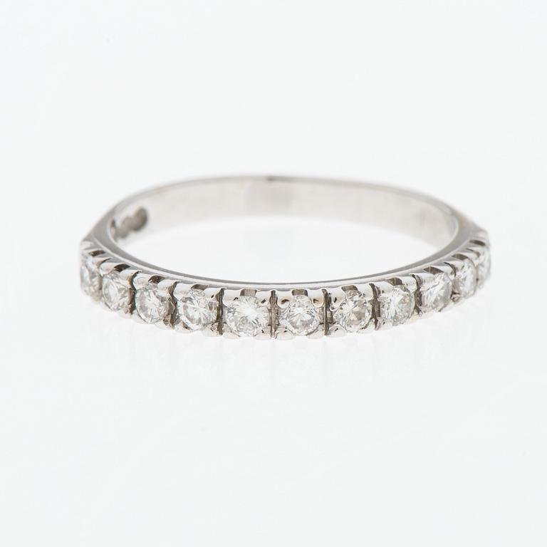 RING, briljantslipade diamanter, 18K vitguld. A. Tillander 1981.