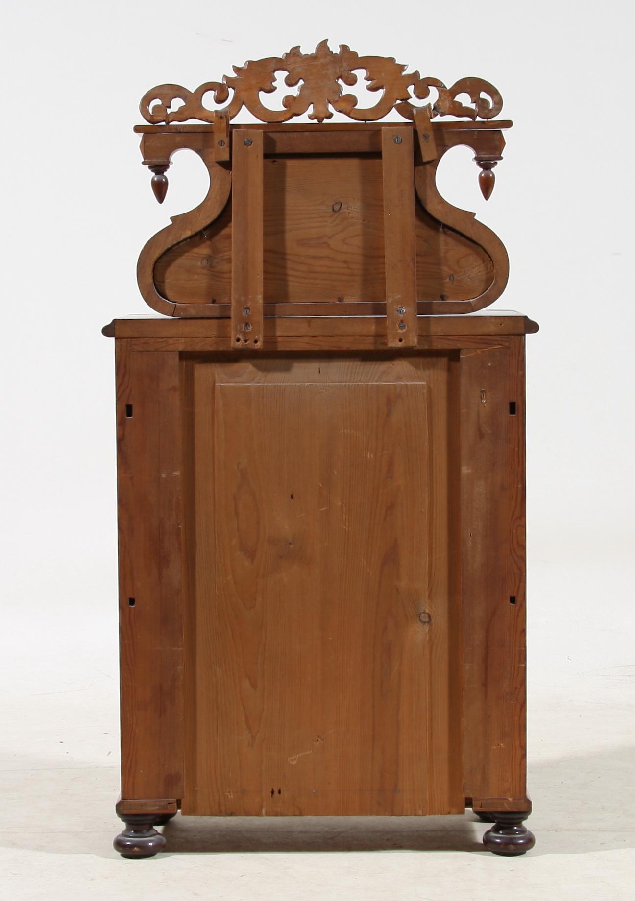 SPEGELSKÄNK, nyrokoko, 1800-talets andra hälft.