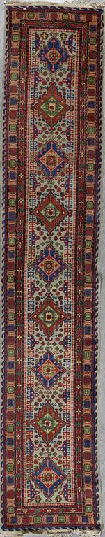 GALLERIMATTA, orientalisk, ca 358x70 cm.