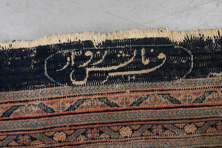 An antique Persian Doroshk carpet, signed, ca 475 x 397 cm.