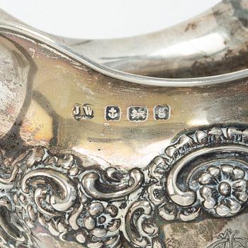An English silver tea pot, sugar bowl and cream jug, Birmingham,  1904–1906.
