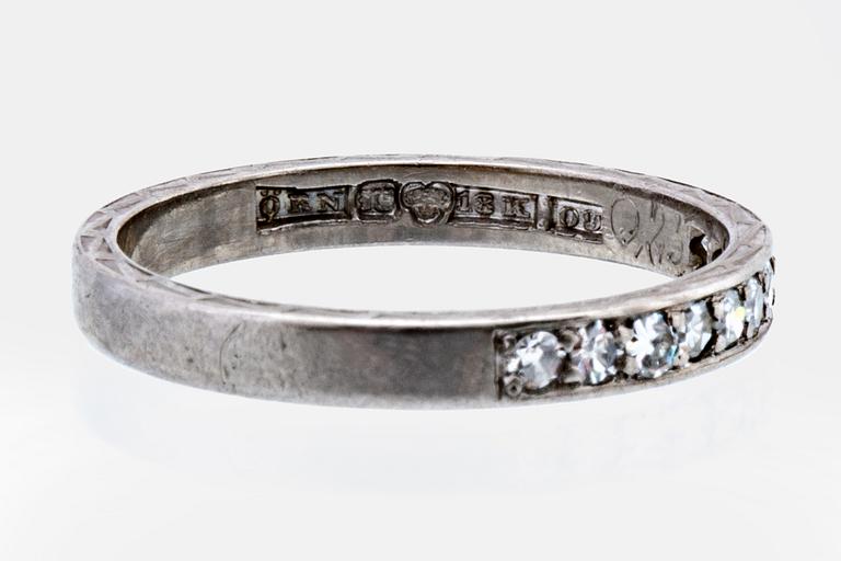 Eternity band 18K whitegold with 10 single-cut diamonds 0,25 ct inscribed, Örns Juvelatelje Gothenburg 1964.