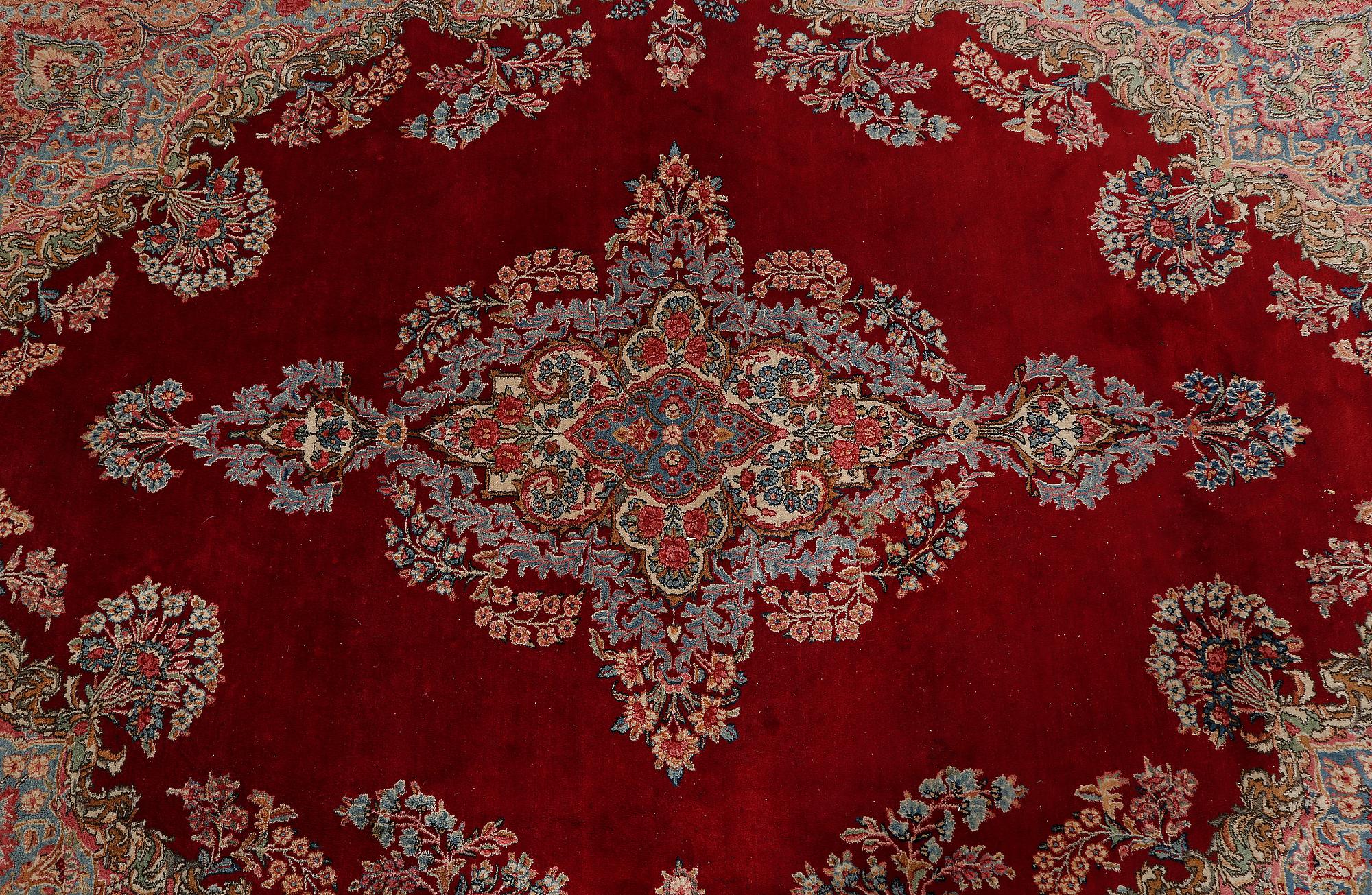 MATTA, Kirman, old/semiantik, 370 x 270 cm.