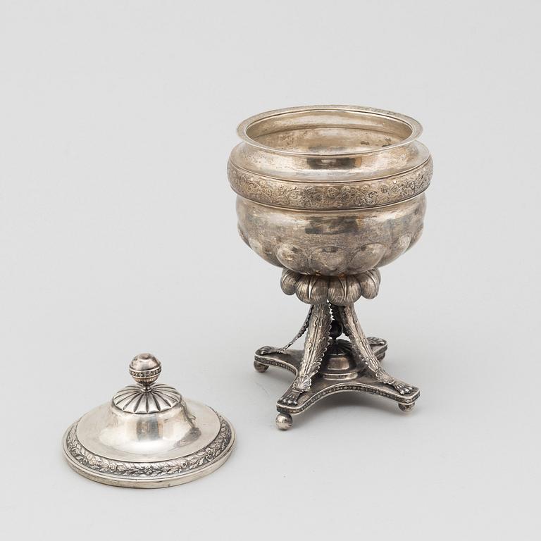 A Finnish 19th century silver sugar-bowl, marked Thomas Lilius, Turku 1843.