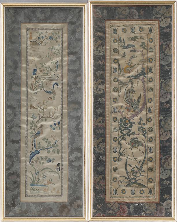 SIDENBRODERIER, ett par, orientaliska, 1900-tal.