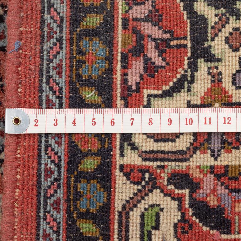 A Bidjar rug, c. 245 x 170 cm.