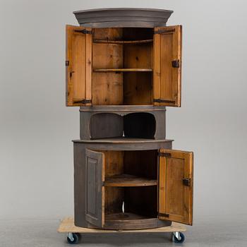 A painted pine cabinet, first half of the 19th Century.