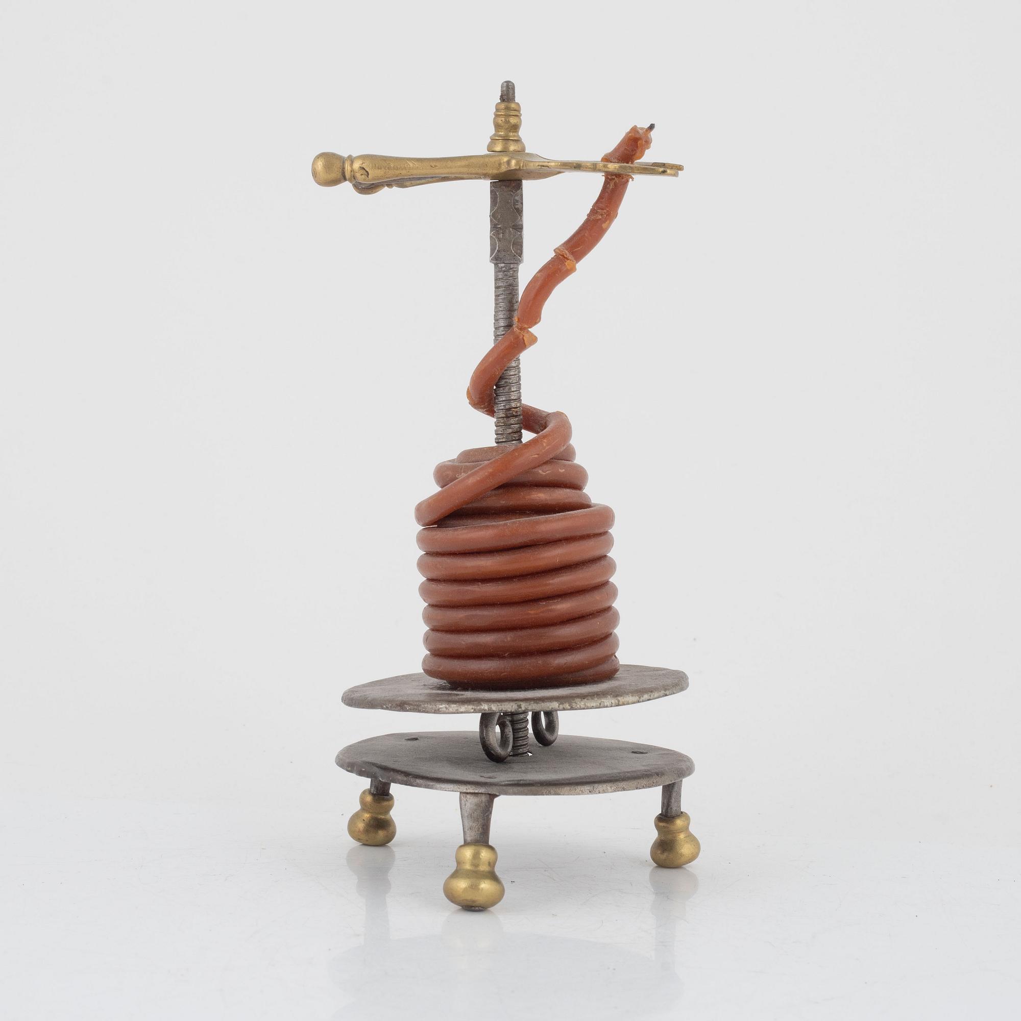 Vaxljusstake, mässing och metall, 1800-talets början.