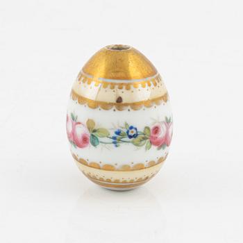 A porcelain egg, Russia, second half of the 20th century.