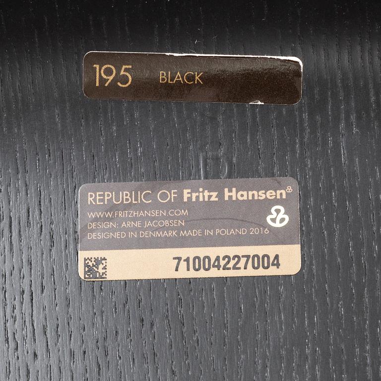 ARNE JACOBSEN, stolar, ett par, "Sjuan 3107 Black Edition" för Fritz Hansen, Danmark, 2016.