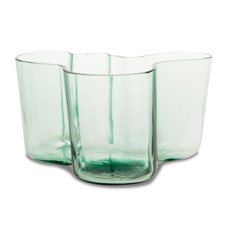 Alvar Aalto, A '9750' vase Karhula Glassworks 1937-1949. Finland.