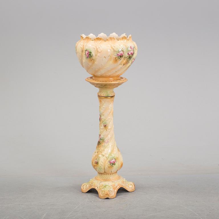 An early 20th century pedestal and flowerpot.