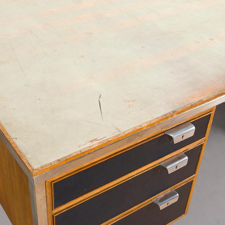 Kirjoituspöytä, HH. Martyn & Co Ltd, päivätty kesäkuu 1966.