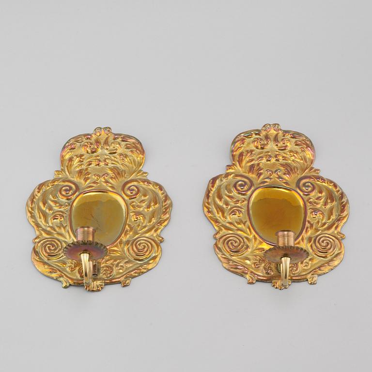 A pair of wallplates made of brass, 20th century.