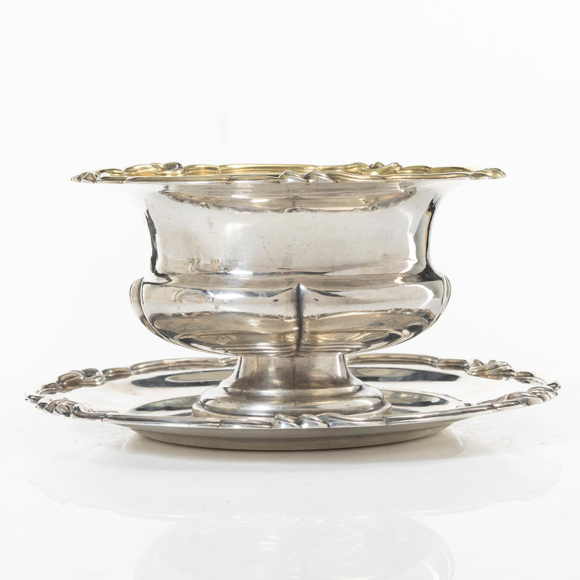 Gustaf Möllenborg, Såsskål på fat, silver, Stockholm 1849.