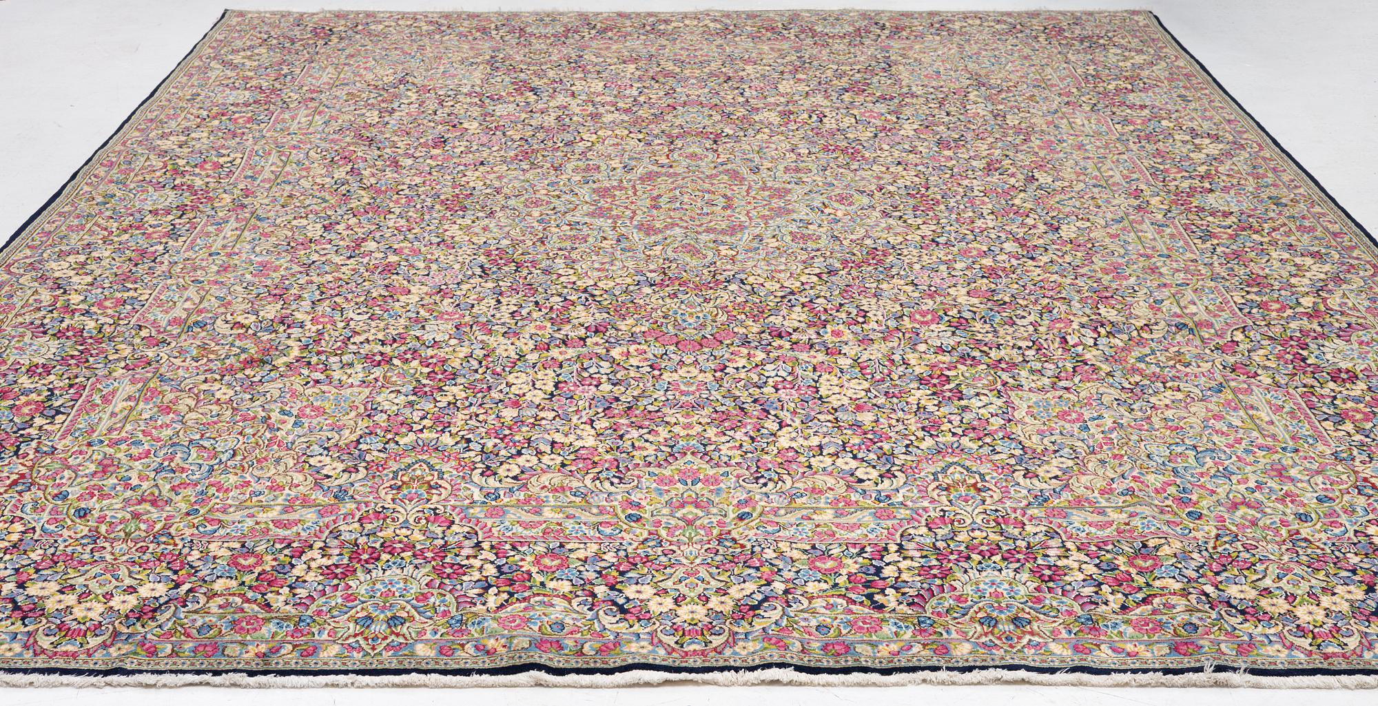 Matta, "Millefleure", Kirman, 417 x 309 cm.