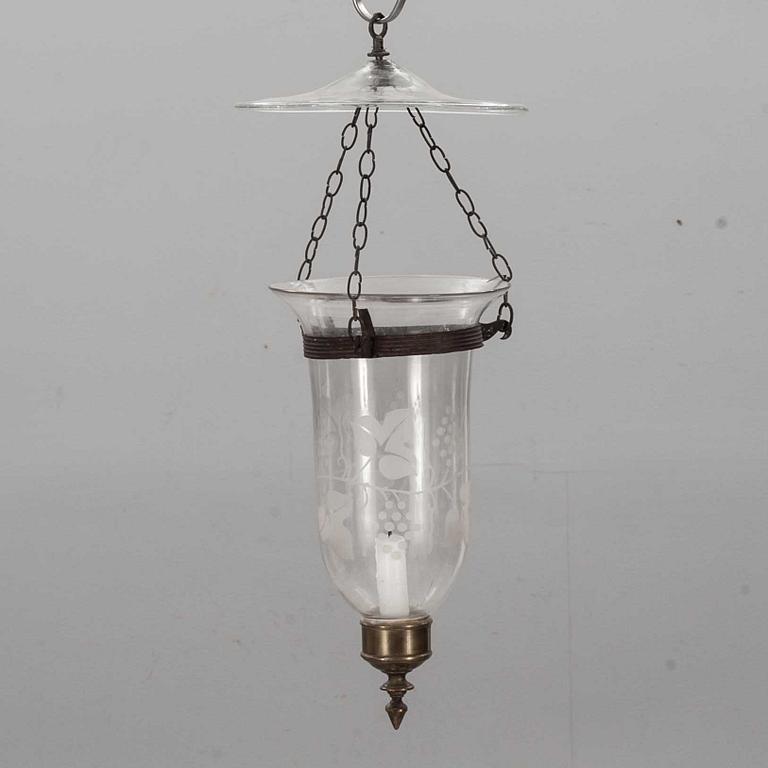 LJUSLYKTA, glas, 1900-talets första hälft.
