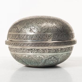 A mid 2oth century Persian silver box, mid-20th century. Total weight 189 grams.