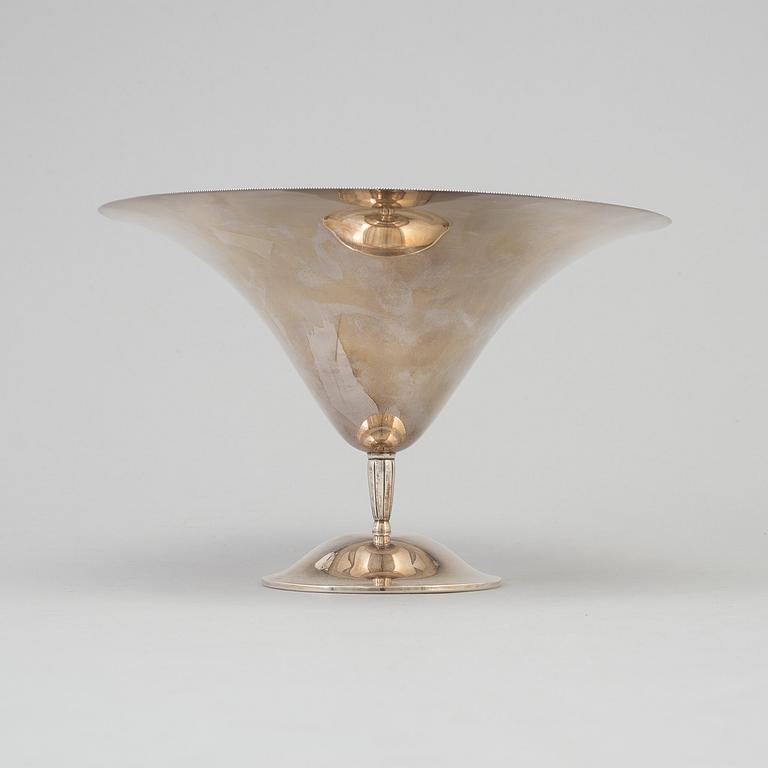 A silver bowl by GAB, Stockholm, 1931.