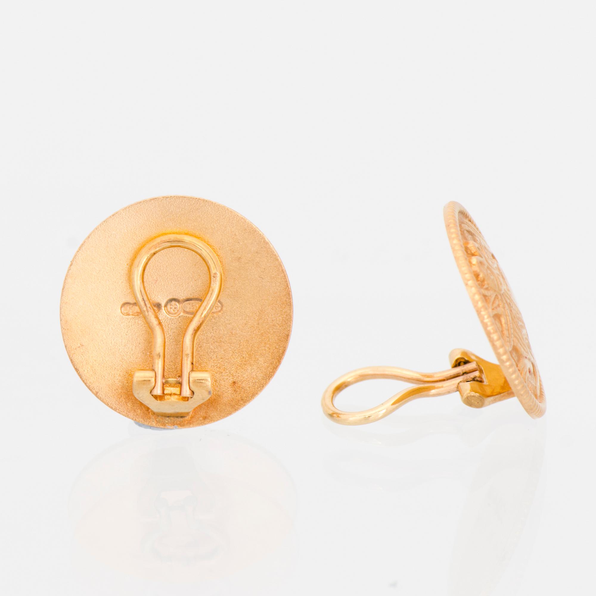 A PAIR OF EARRINGS, "Sun lion", 18K gold. Kalevala Koru 1998.