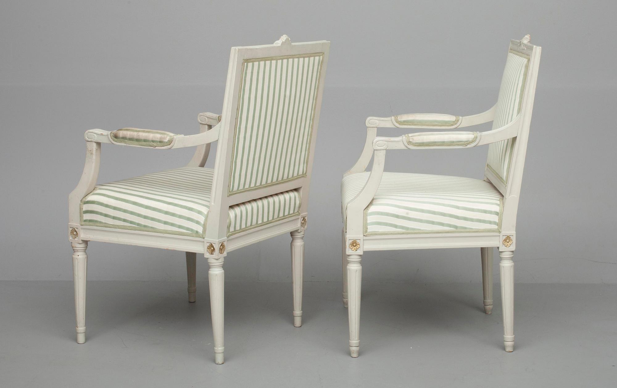 KARMSTOLAR, ett par, gustaviansk stil 1900-talets början.