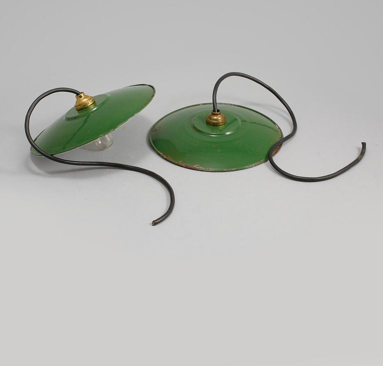 TAKLAMPOR, 2 st, 1900-talets första hälft, höjd 4 cm.