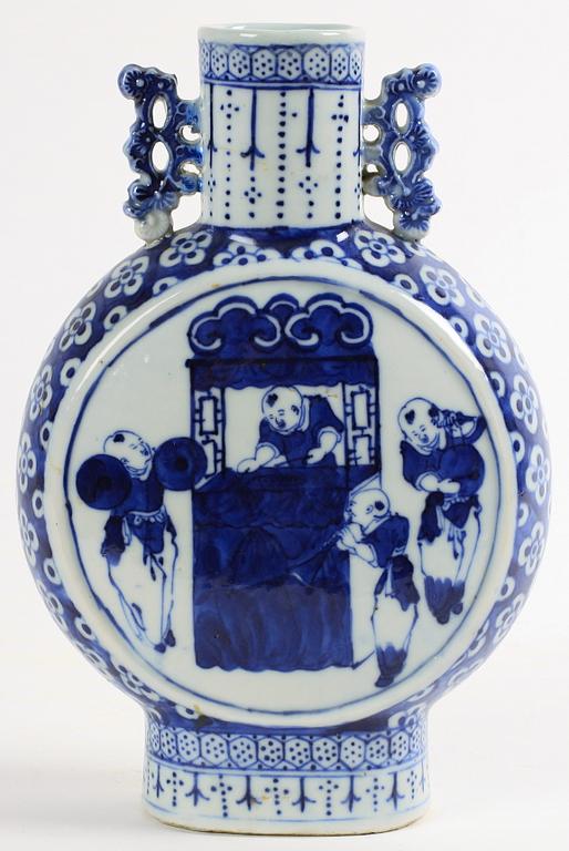 PILGRIMSKRUS, porslin, Kina, 1800-tal.