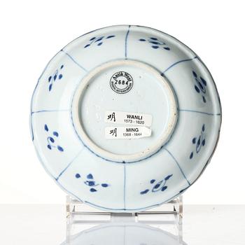 A blue and white kraak porcelain dish, Ming dynasty, Wanli (1572-1620).