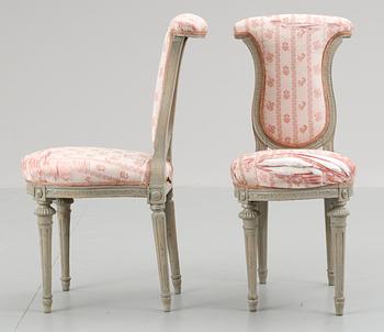 STOLAR, ett par, sk vouyeuser, av Melchior Lundberg (mästare i Stockholm 1775-1812). Gustavianska.