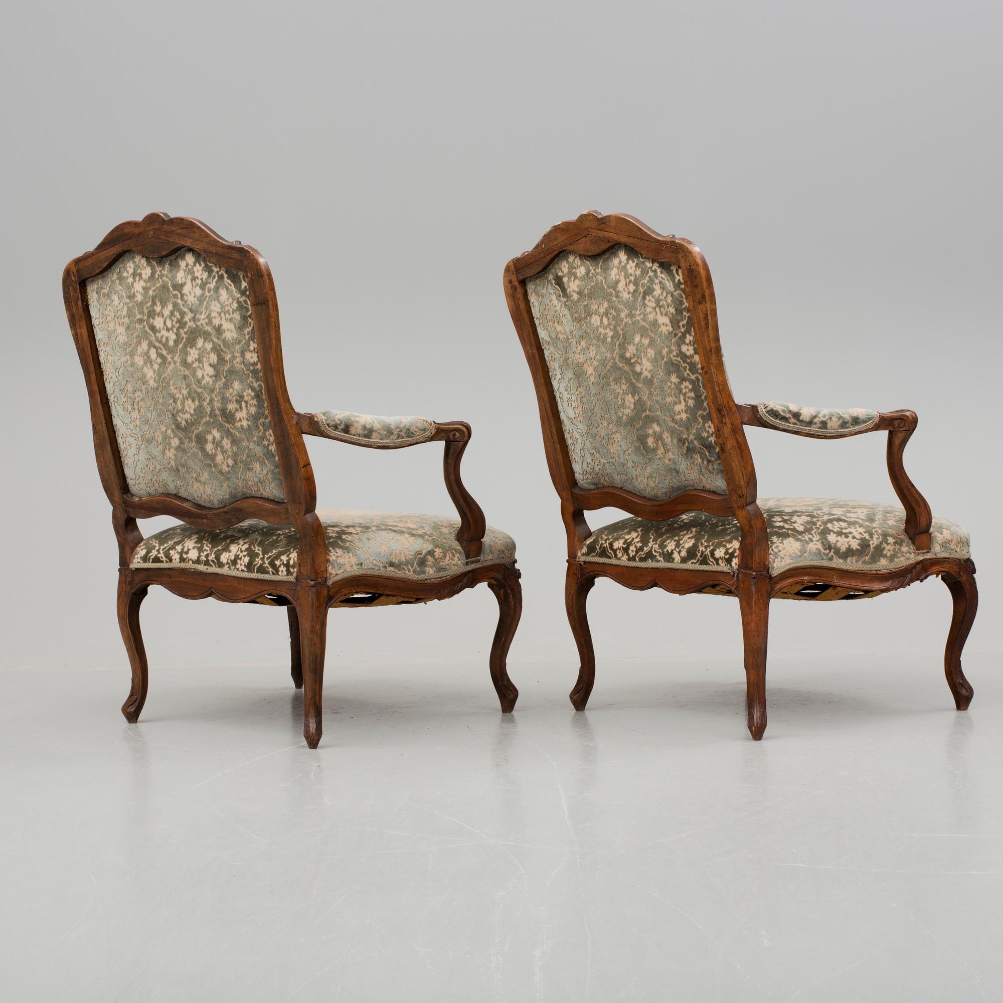 FÅTÖLJER, ett par, rokokostil. 1800-tal.