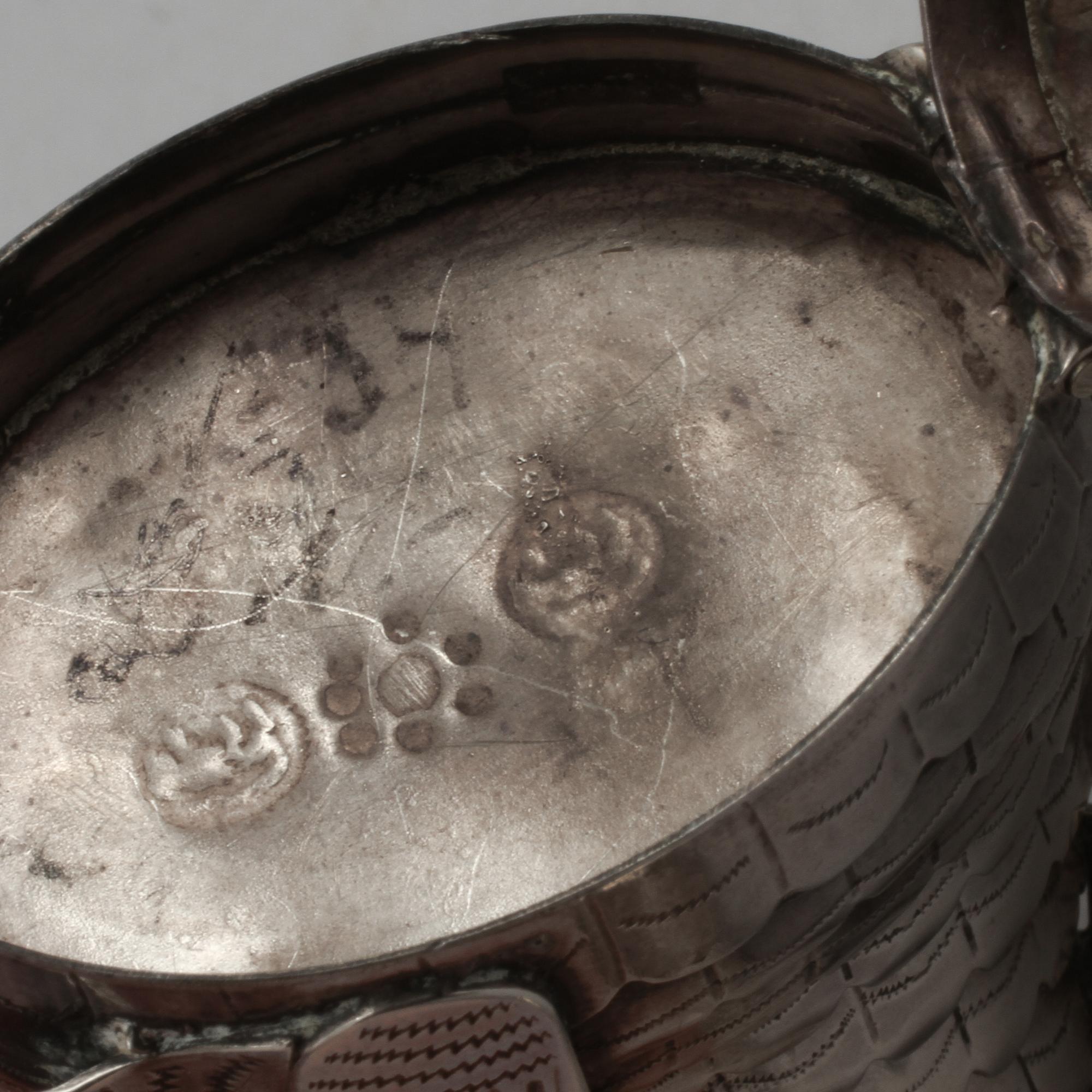 LUKTDOSA, silver samt paste, utländska stämplar, 1900-tal. Vikt 44,5 gram.
