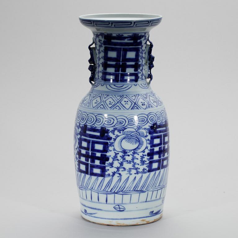 GOLVURNA, porslin, Kina, 1900-tal.
