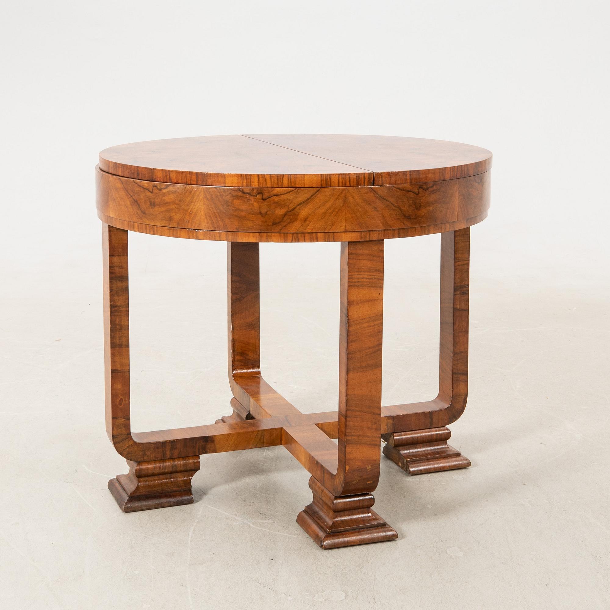 Table Art Deco first half of the 20th century.