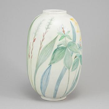 A stoneware vase by Carl-Harry Stålhane.