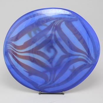 A unique glass dish, designed by Catti Åsélius Lidbeck, Fauve Collection, signed.