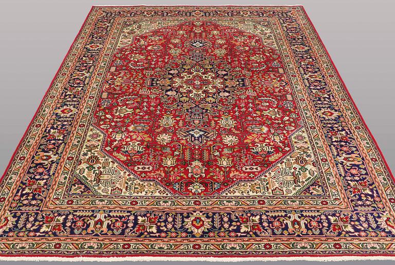 MATTA, Täbriz, ca 295 x 207 cm.