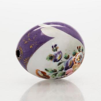 Dekorationsägg, porslin, Ryssland, kring sekelskiftet 1900.