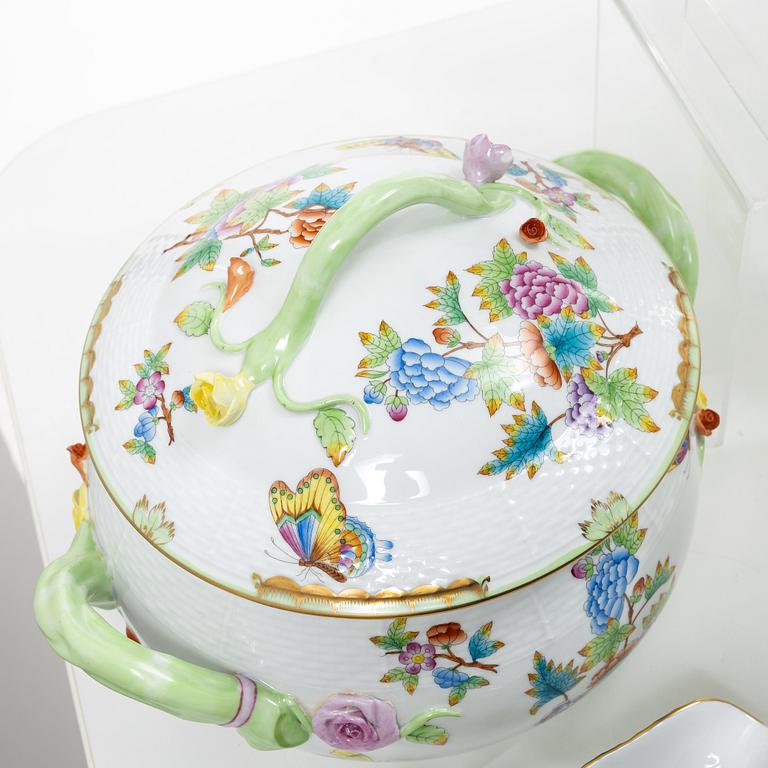 Mat-, kaffe- och teservis, 111 delar, "Queen Victoria", Herend, Ungern.