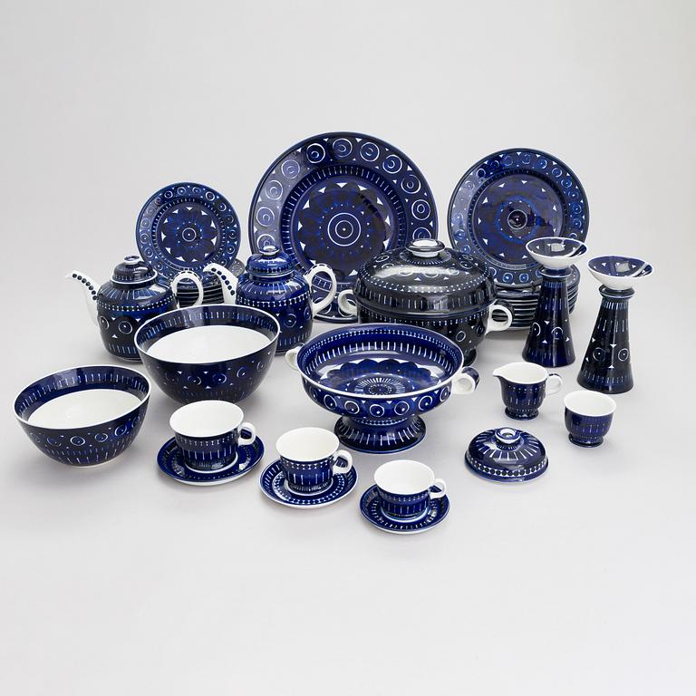 Ulla Procopé, a 57-piece 'Valencia' porcelain dinnerware for Arabia.