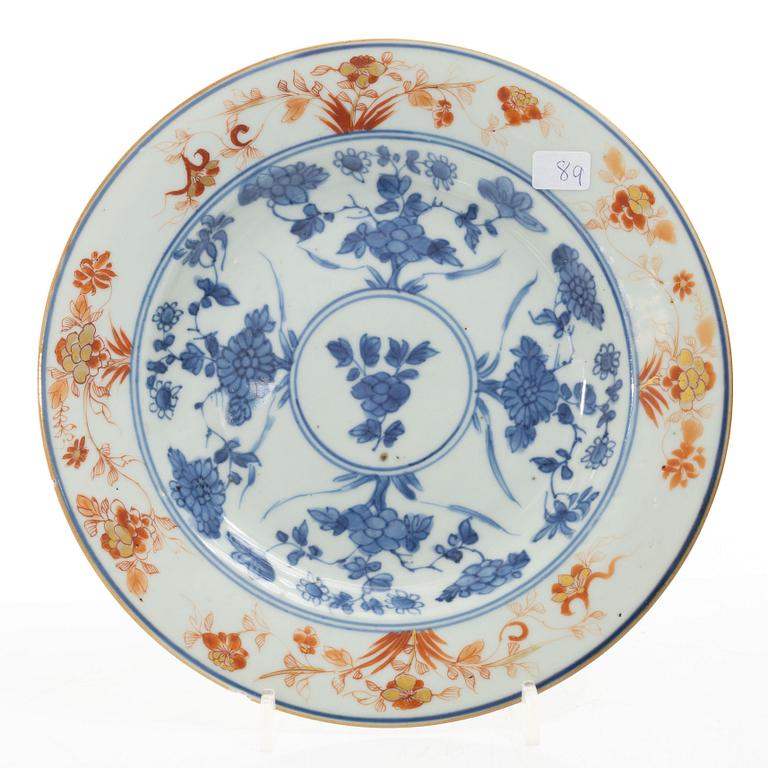 Tallrikar, fyra stycken, porslin, Kina, Qingdynastin, 1700-tal.