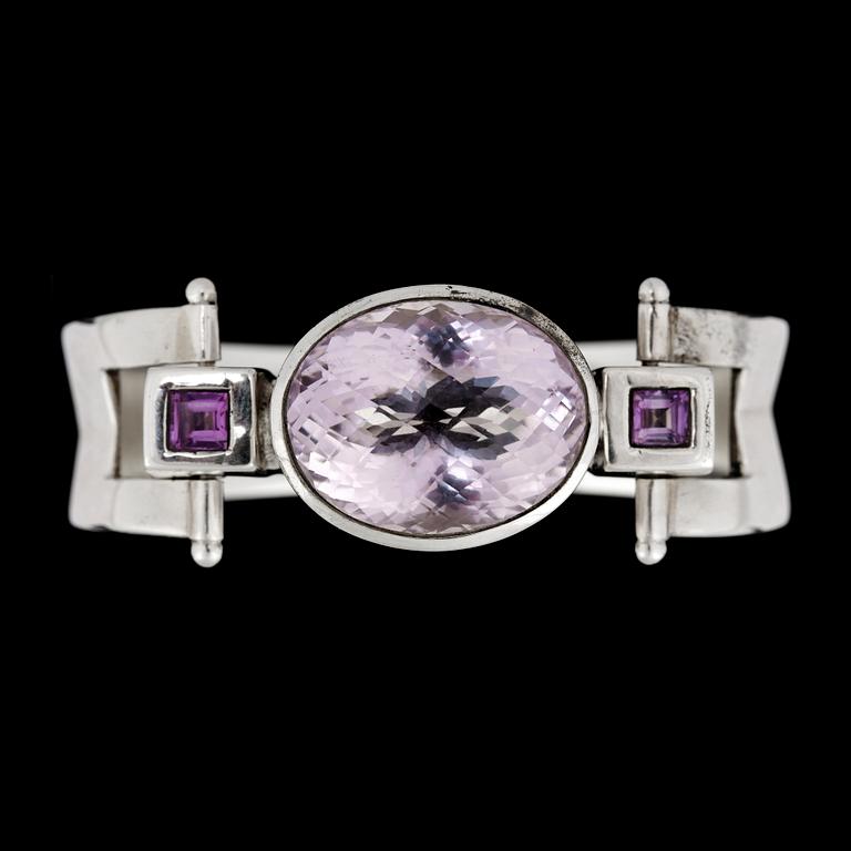 ARMRING, sterling silver med lila stenar, 1990/2000-tal. Vikt ca82g.