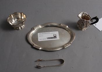 SOCKERSKÅL med TÅNG, GRÄDDKANNA och BRICKA, silver, importstämplar.
