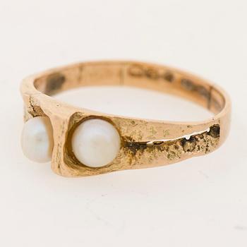 BJÖRN WECKSTRÖM, SORMUS, "Kuiskaus", viljellyt helmet, 14K kultaa. Lapponia 1967.