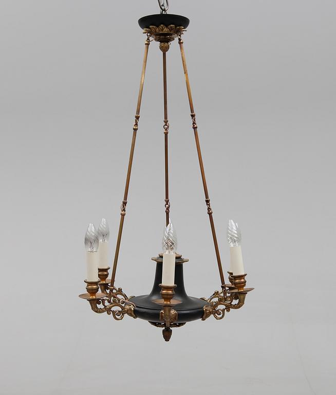 TAKAMPEL, empirestil, 1900-talets första hälft. Höjd ca 80 cm.