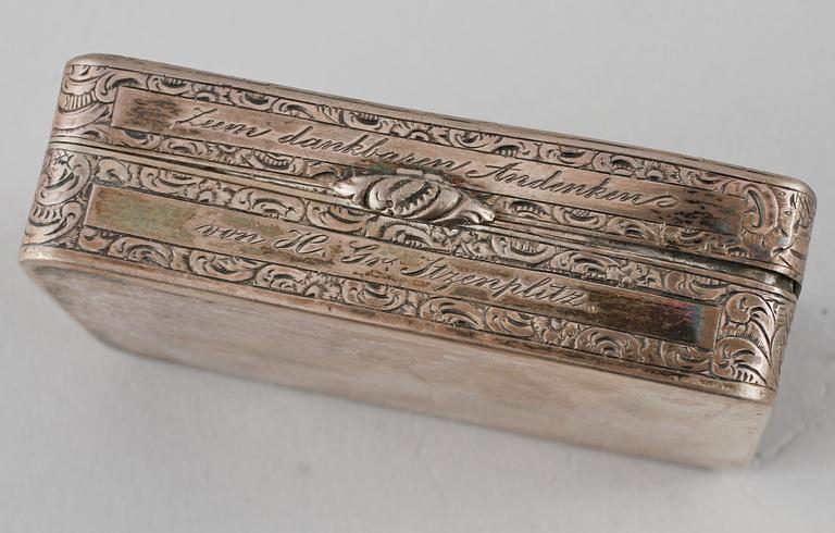 DOSA samt LUKTDOSA, silver, omkring 1900, vikt 90 g.