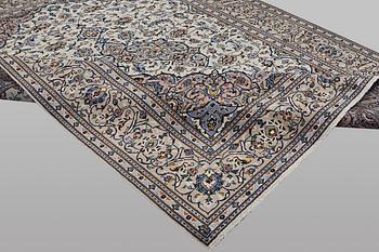 A carpet, Kashan, ca 326 x 257 cm.